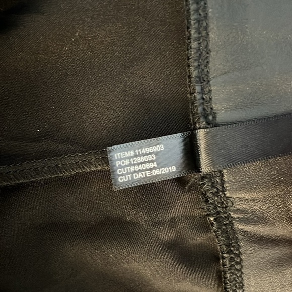 Torrid Full Length, Signature Waist, Faux Leather, Spandex Legging, Sz. 2. - Picture 9 of 11